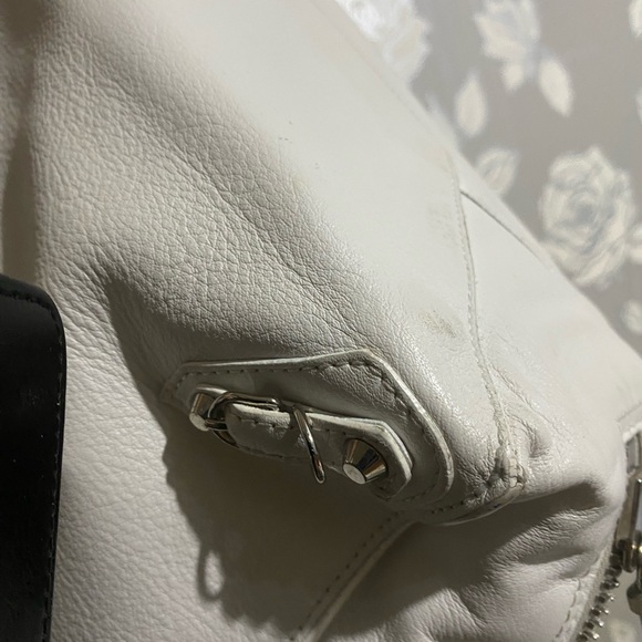 Balenciaga tote with some flaws. All my items are guaranteed authentic.read ‼️ - Picture 6 of 16